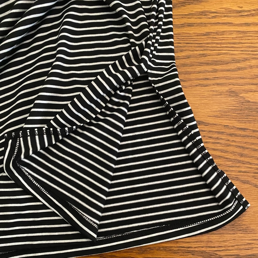 Shein Strip Black and white graphic t shirt - Picture 5 of 6